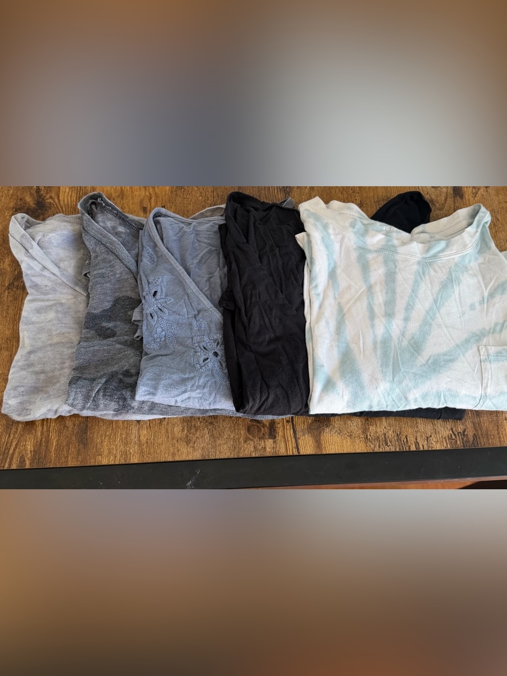 American Eagle Outfitters Assorted Short Sleeve Tee Bundle